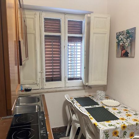Apartament Dimora Di Maury A Due Passi Dai Trasporti E Da Ballaro Palermo Exterior photo