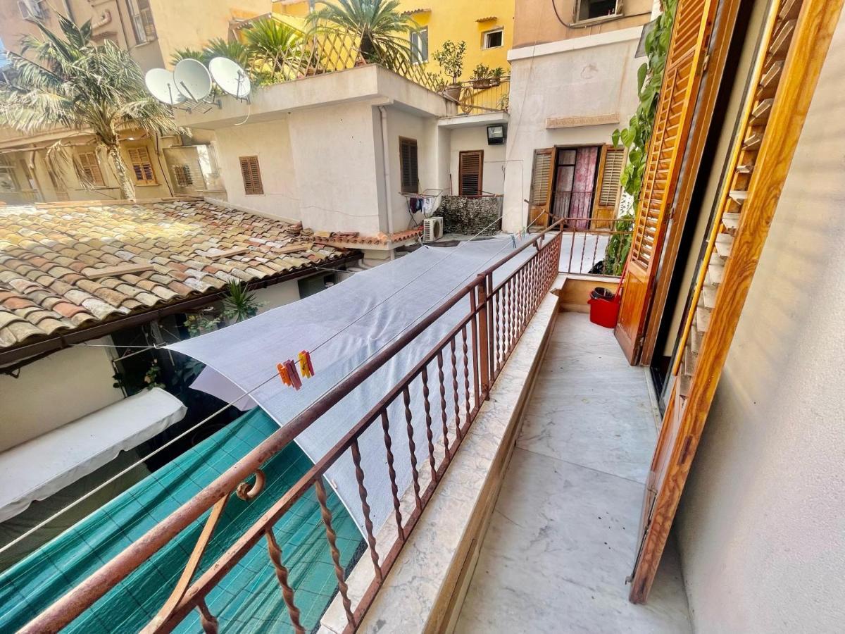 Apartament Dimora Di Maury A Due Passi Dai Trasporti E Da Ballaro Palermo Exterior photo