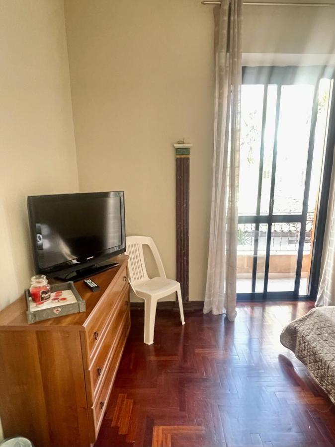 Apartament Dimora Di Maury A Due Passi Dai Trasporti E Da Ballaro Palermo Exterior photo