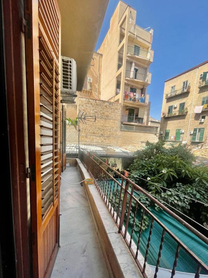 Apartament Dimora Di Maury A Due Passi Dai Trasporti E Da Ballaro Palermo Exterior photo