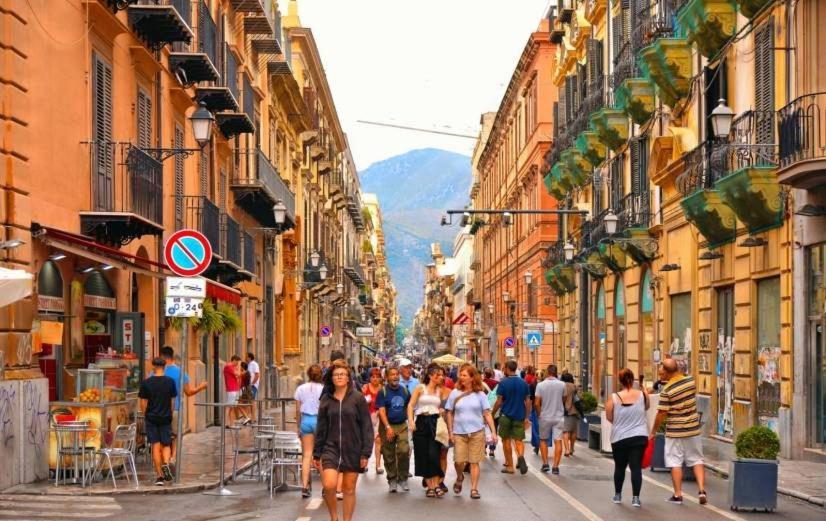 Apartament Dimora Di Maury A Due Passi Dai Trasporti E Da Ballaro Palermo Exterior photo